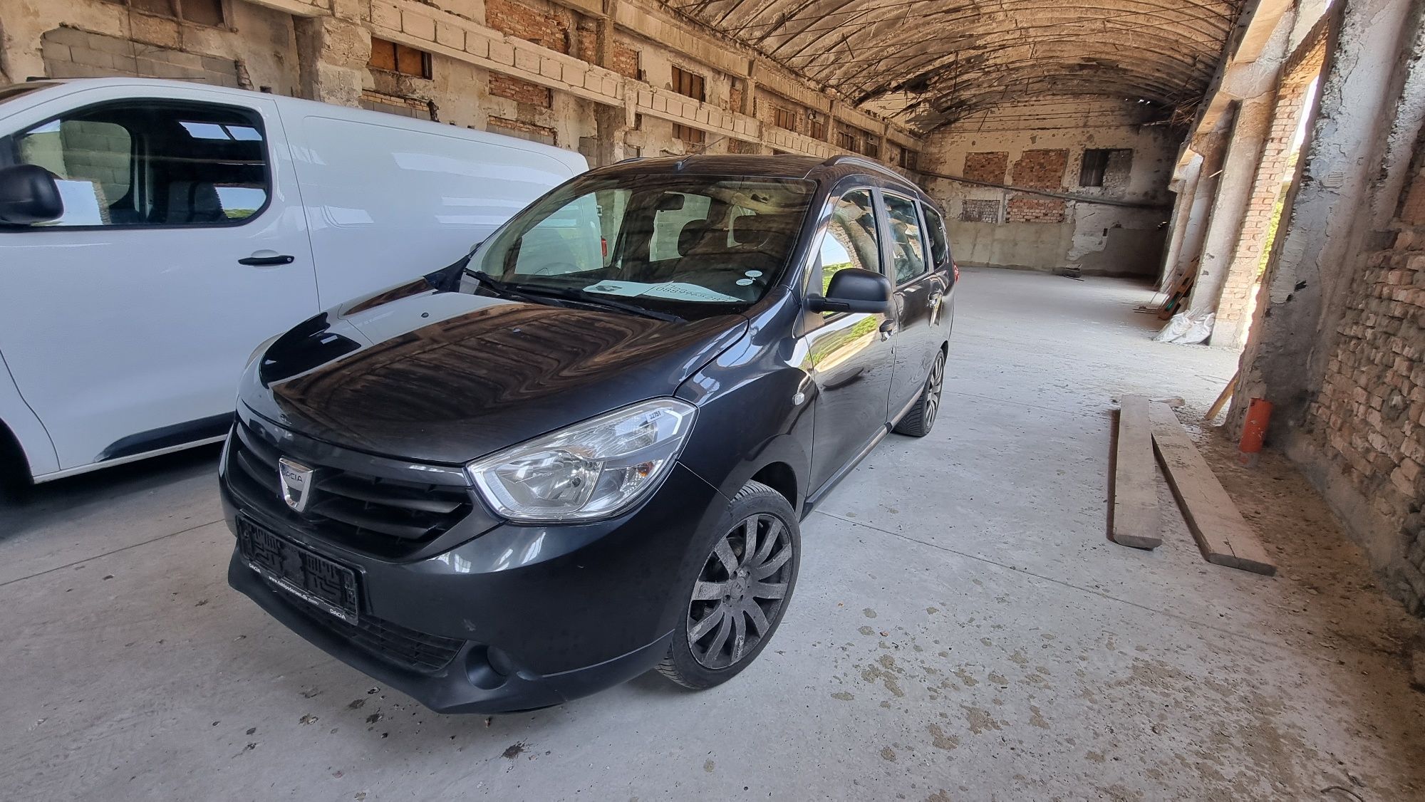 Dacia Lodgy 1.6 бензин 2013 7+1 места