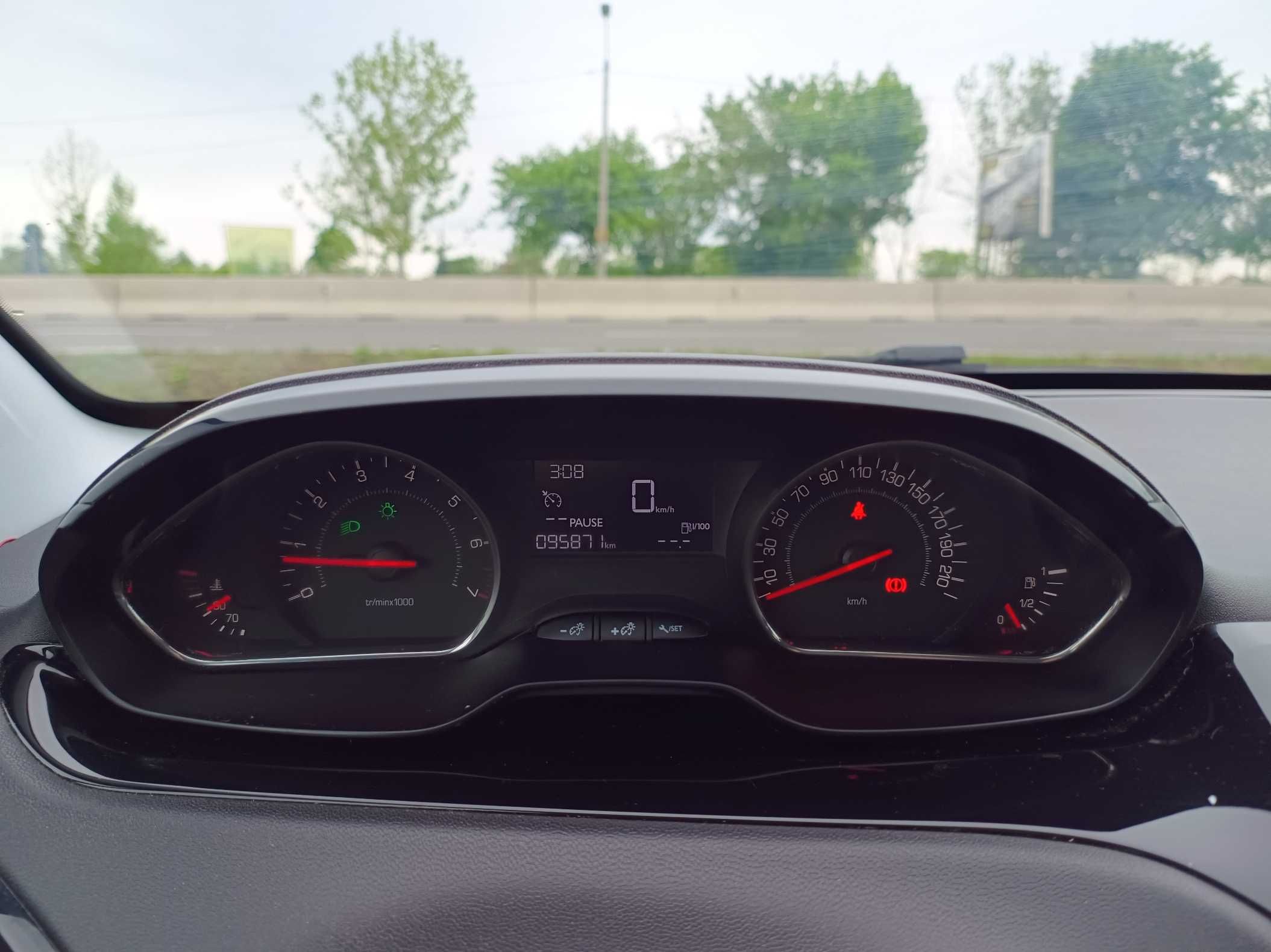 Peugeot 208, 1.0 l benzina