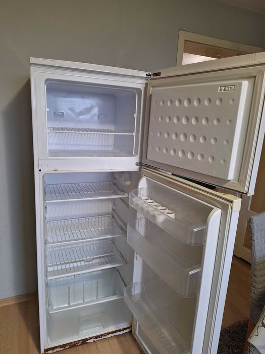 Хладилник с камера