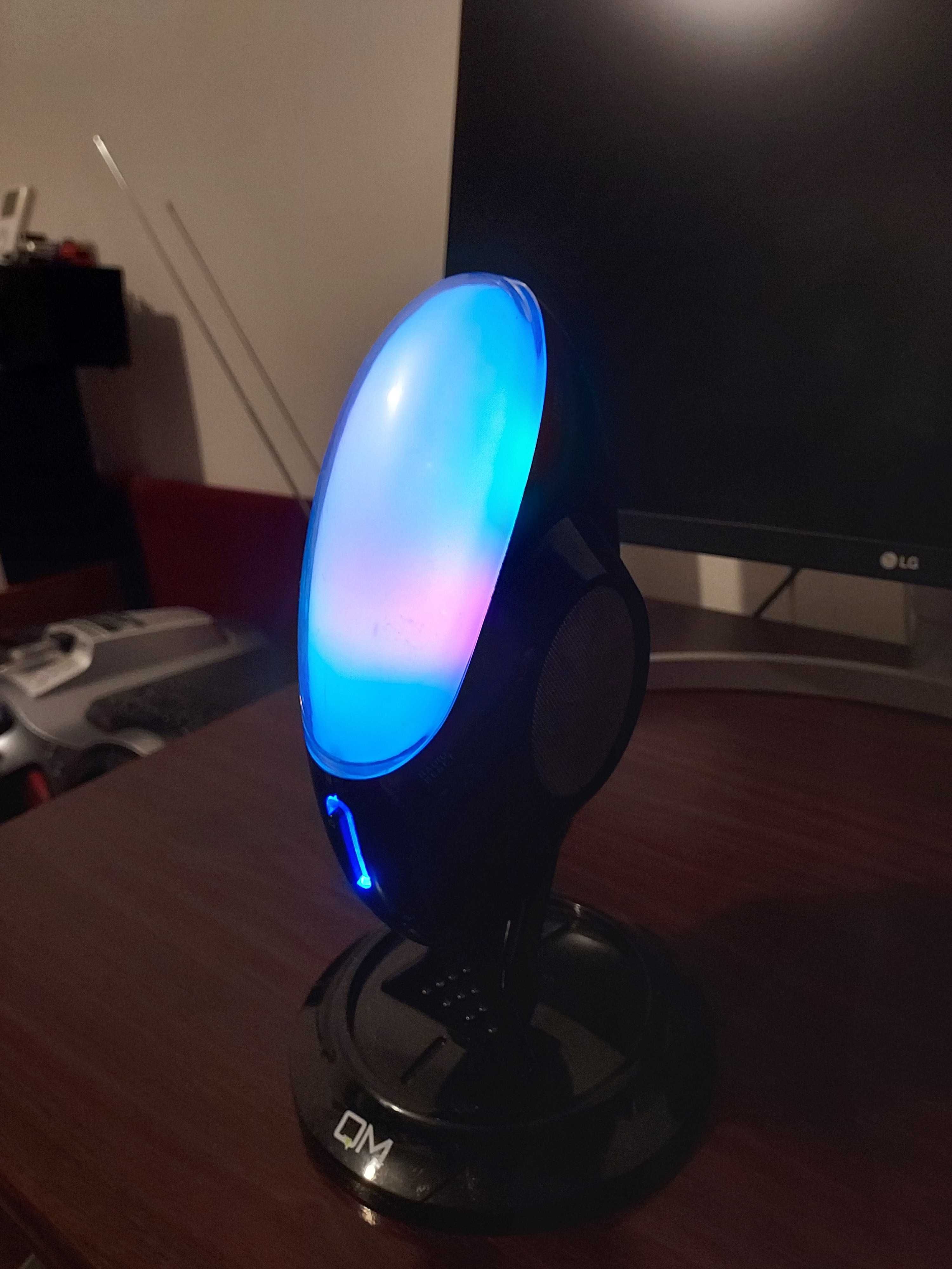 Lampa multicolora cu radio incorporat si operare prin senzori