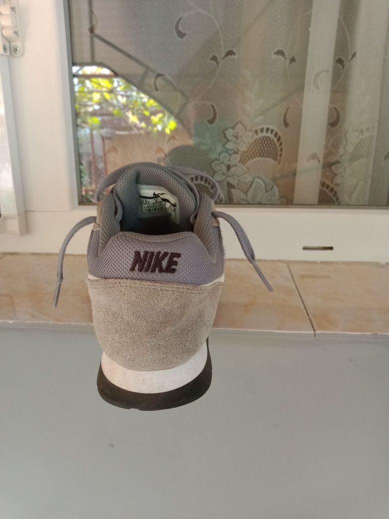 Nike Nike Nike  in stare excelenta!!  9/10