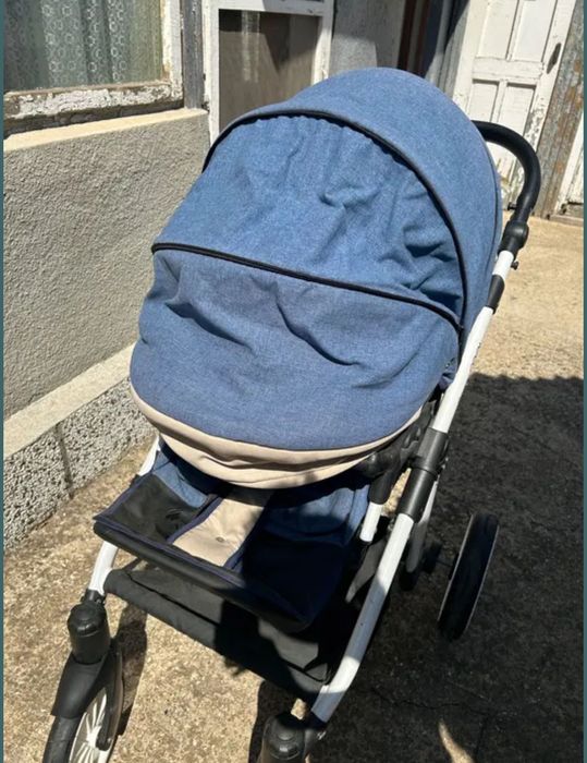 Синя бебешка количка
