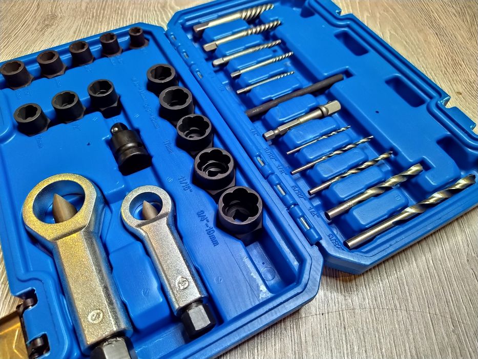 Set universal de 28 piese de extractoare pentru slabirea suruburilor