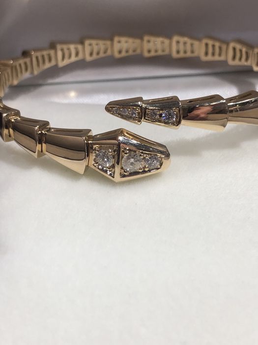 Продам браслет золотой с бриллиантами