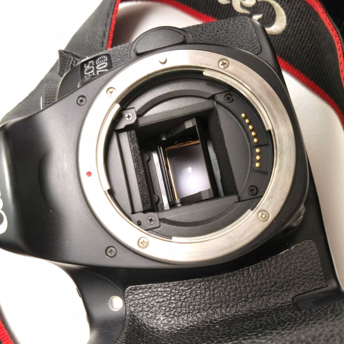 Aparat DSLR Canon EOS 70D + obiectiv 50mm 1:1.8 si 70-300 mm 1:4-5.6