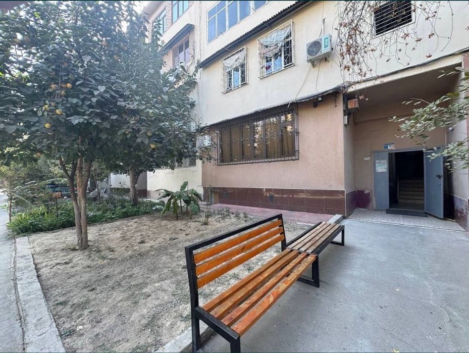 Срочно центр Якасарайский р-н продаю 3/1/4. Кирпич 125.000$