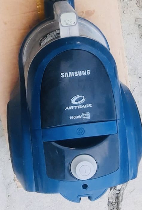 Продам мощный пылесос Samsung!