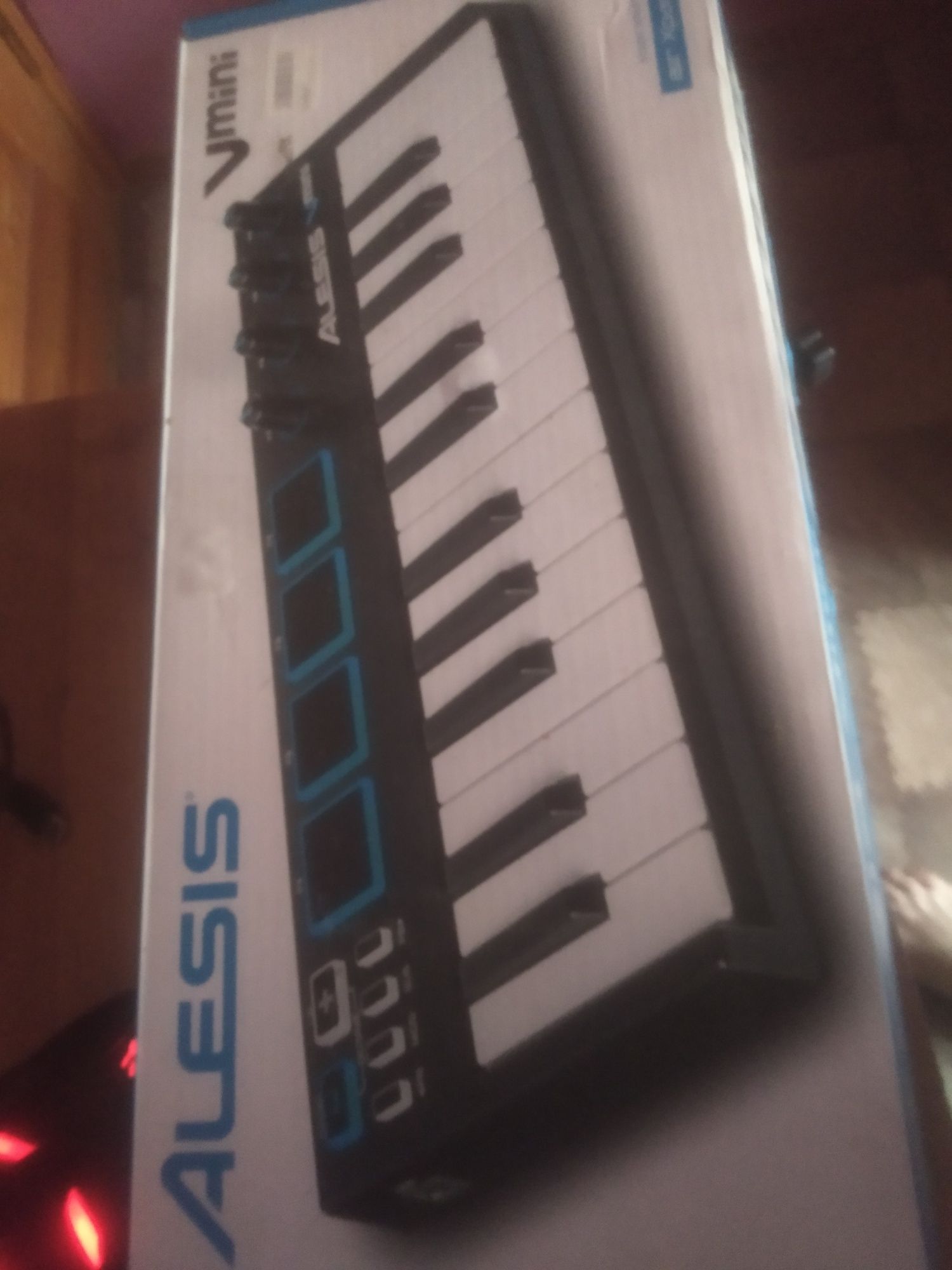 Midi клавиатура Alesis Vmini (Сегодня за 15.000)