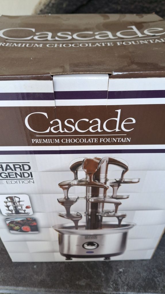 Cascadă ciocolată 150 lei.
