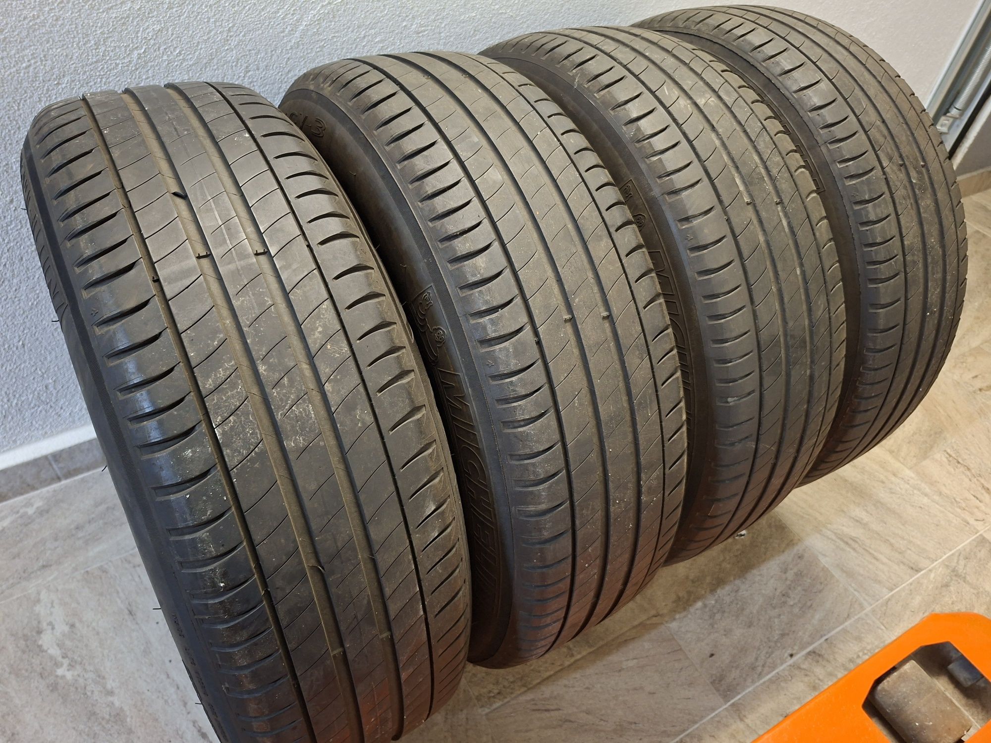 4 броя 215 65 17 michelin