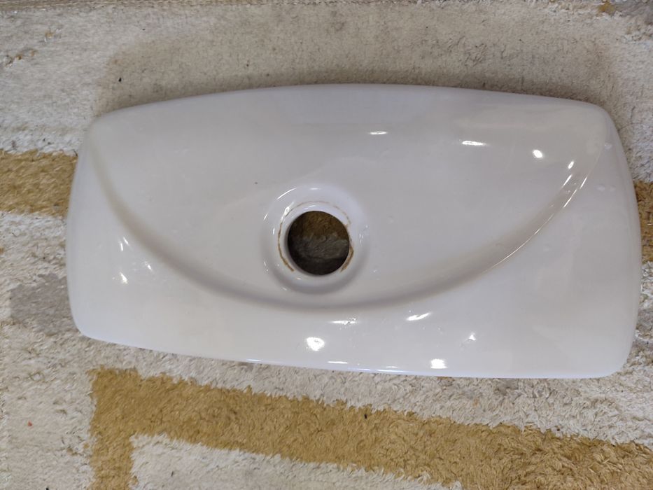 Крышки от бочка унитаза б/у