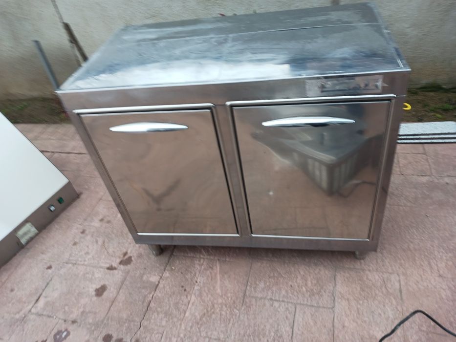 Vând echipament fast food