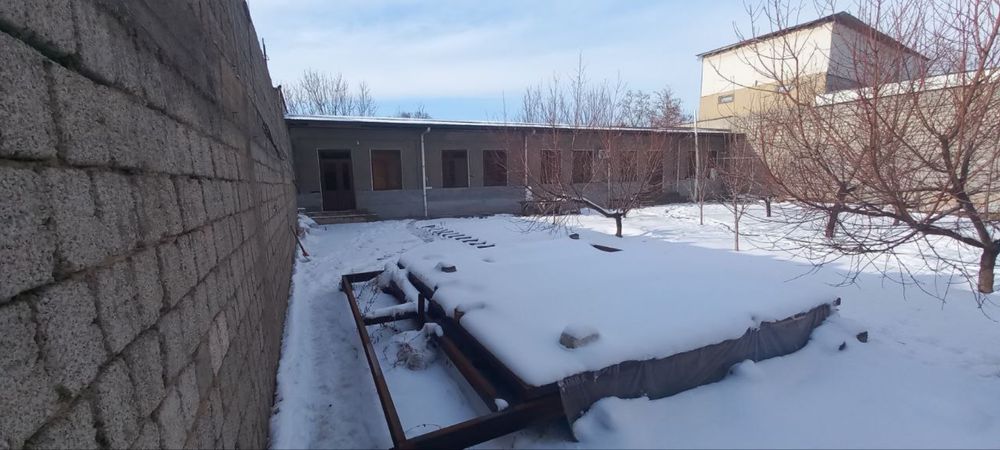 10,44 sotiq yerlik xovli sotiladi