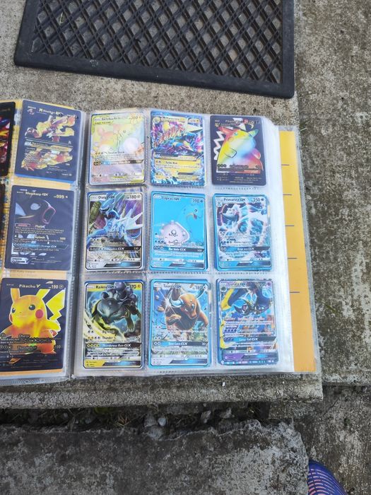 Album pokemon cartonașe (preț negociabil)