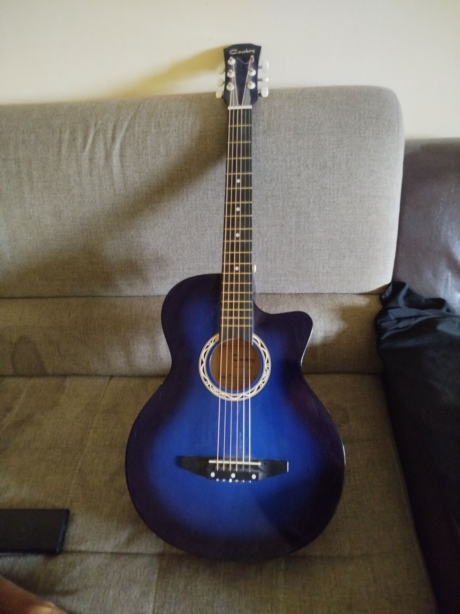 Gitara sotiladi 50$
