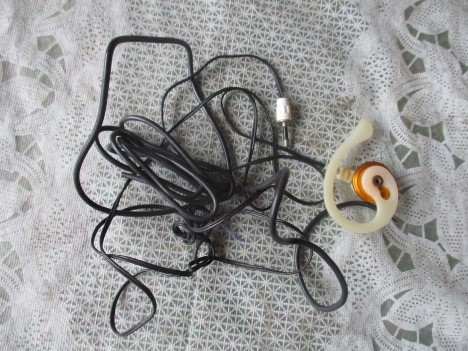 Телевизор Юность  работещ с нов кинескоп и аксесоари -слушалки и др.