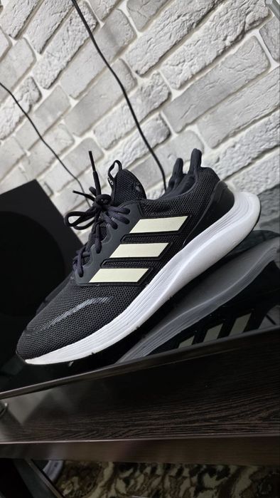 Оригинальные кроссы adidas