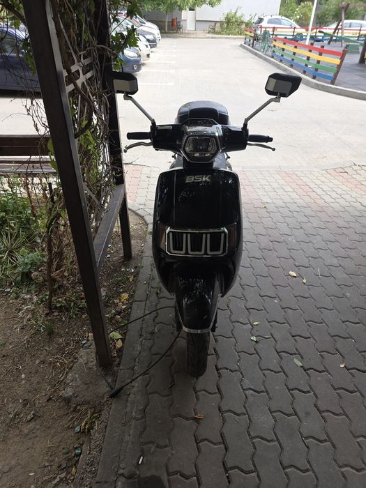 Moped BSK Leon 2024