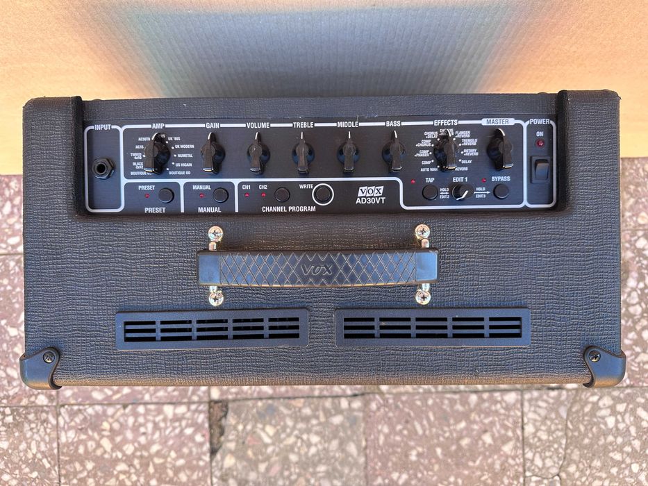 Amplificator cu modelare chitara VOX AD30VT Valvetronix 30W 10"