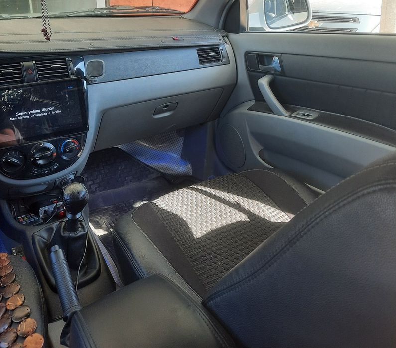 Машина бир қўл минилган