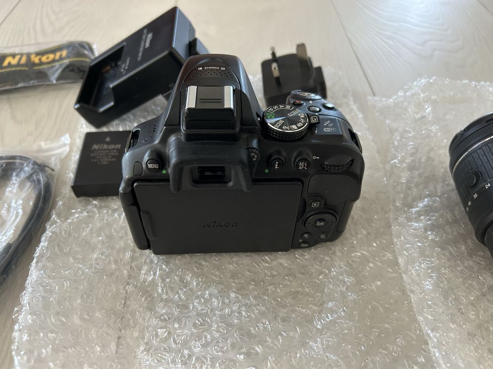 Aparat foto DSLR Nikon D5300, 24,2MP Black + Obiectiv AF-P 18-55mm VR