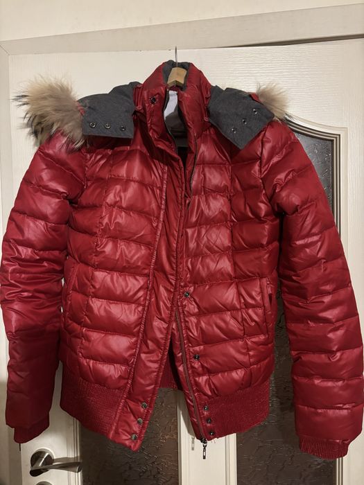 Тъмно червено яке пук