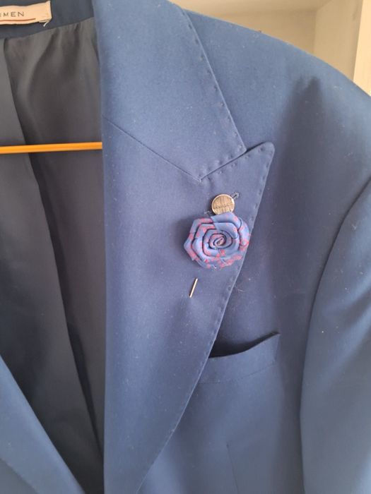 Мъжки костюм за сватба и абитуриентски бал