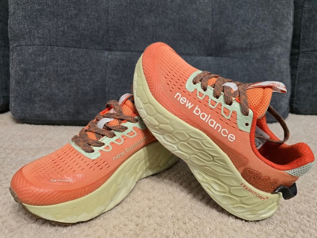 New balance nr 37  int 23,5 cm preț 400 lei