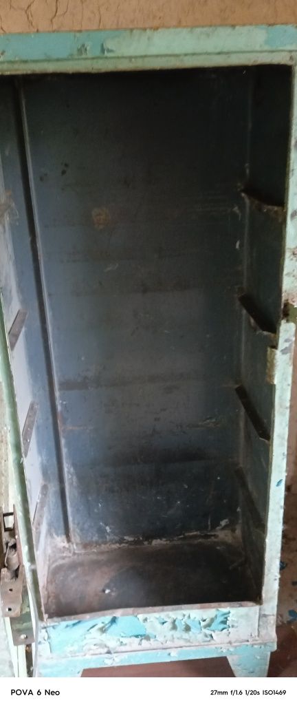 Инструментальная шкаф