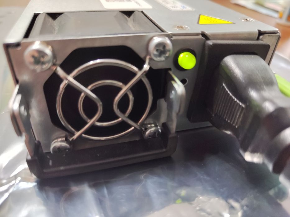 Продавам работещи сървърни захранвания Lite On 1400W