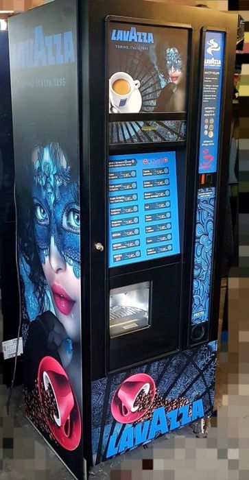 Вендинг автомат кафе / хладилен за пакетирани стоки