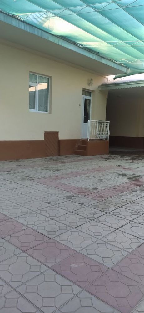 Жиззах шахрида Ховли сотилади,