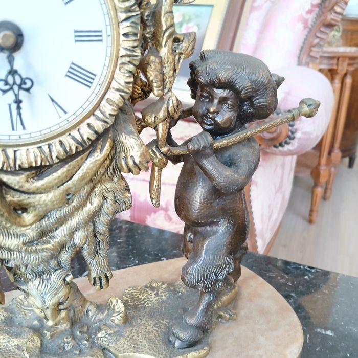 Бронзов  часовник