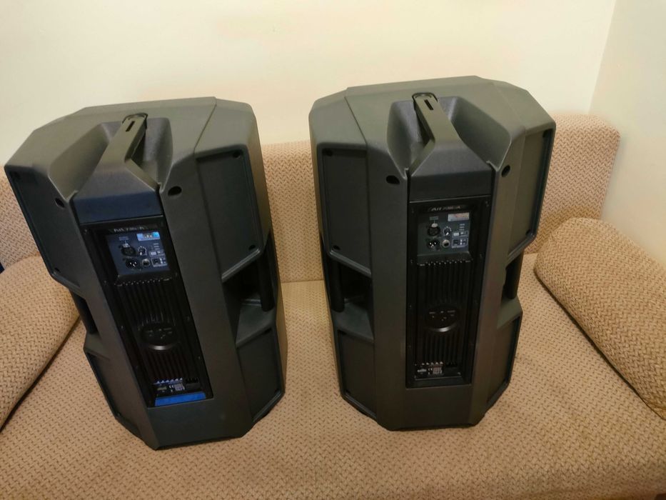 2 Boxe active Rcf 735A de 2x700w impecabile Made in Italy
