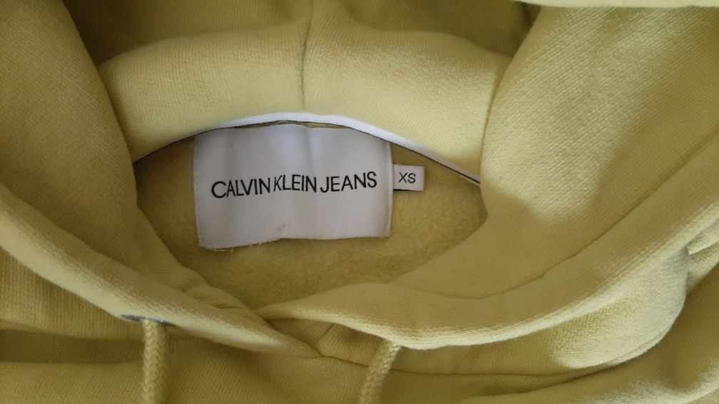 Hoodie Calvin Klein Jeans marimea XS,stare foarte buna.
Dim.lg.50,lg m