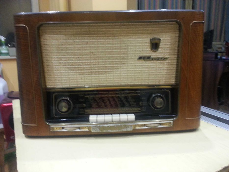 Старо  лампово радио GRUINDIG .