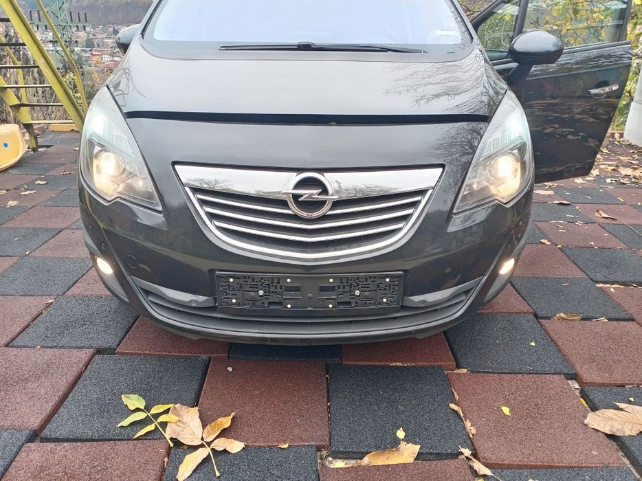 Опел Мерива б на части