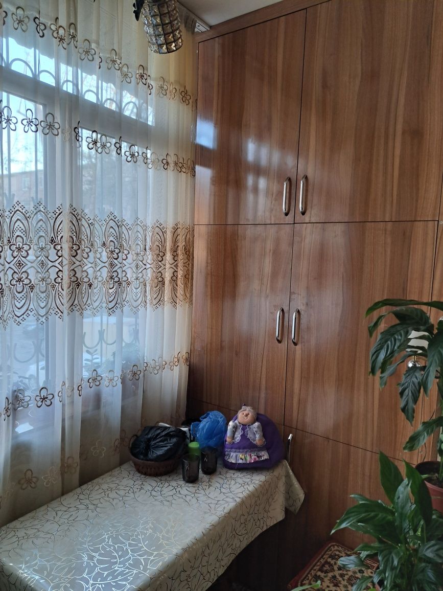 Продам 2-х комнатную квартиру комнаты смежные.
