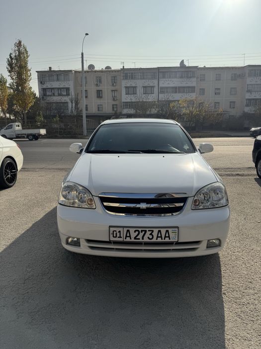 Chevrolet Lacetti 1.8 AT 2010 yil nomeri bilan sotiladi