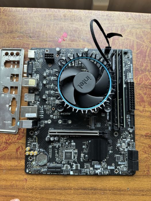 MSI Pro H610m-e ddr4 + i3 12100 + 8GB RAM