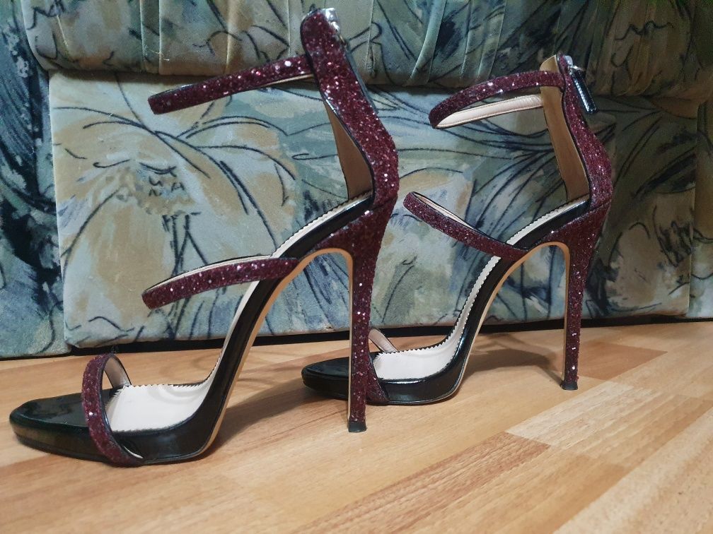 Vând sandale Giuseppe Zanotti Harmony glitter nr.37