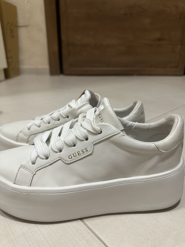 Дамски кецове Guess естествена кожа