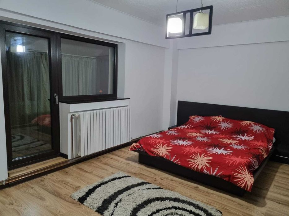 Inchiriez apartament 3 camere Sărari sau regim hotelier