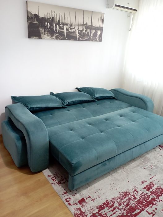 Canapea extensibila 3 locuri.
