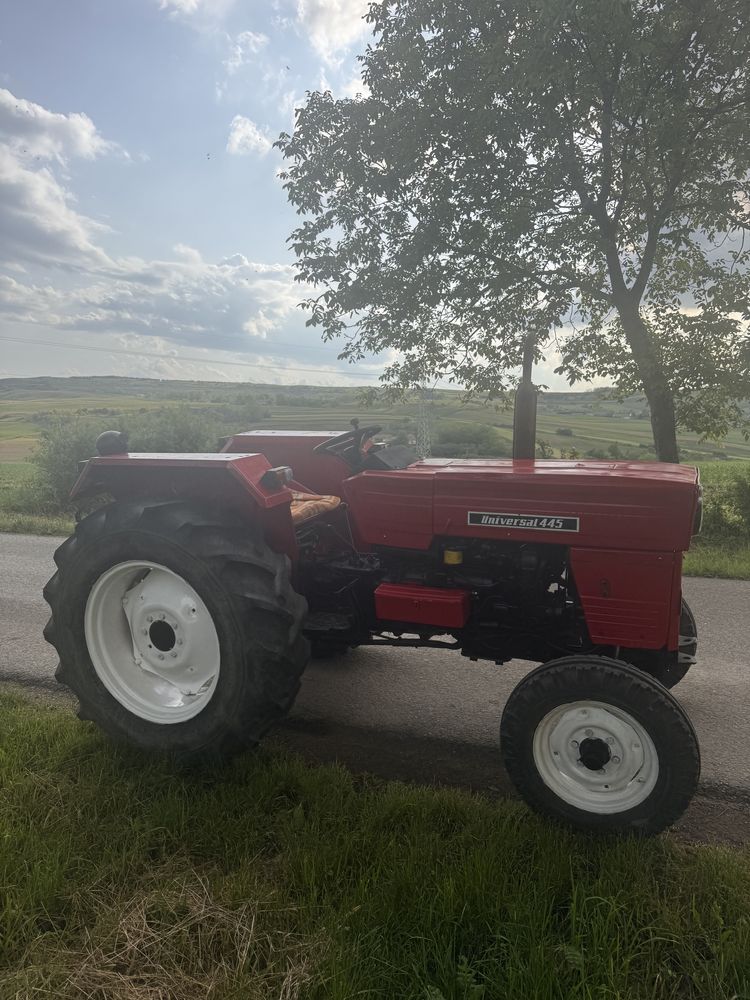 Tractor  U 445