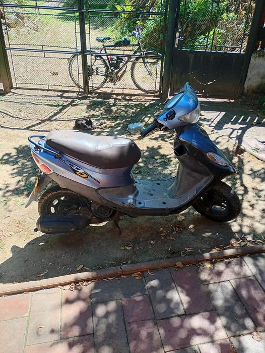 Vând scuter SIM motor de 4.9 ofer acte pe el, nu are asigurare și ITP