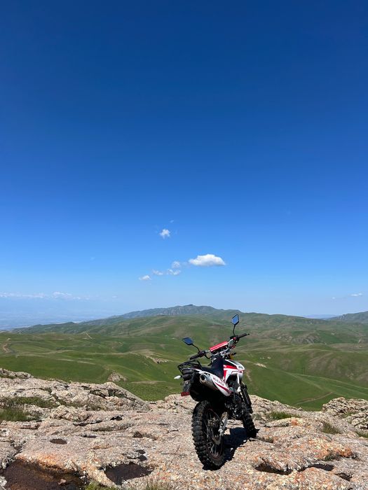 Мотоцикл эндуро горный почти новый с документами………………………..