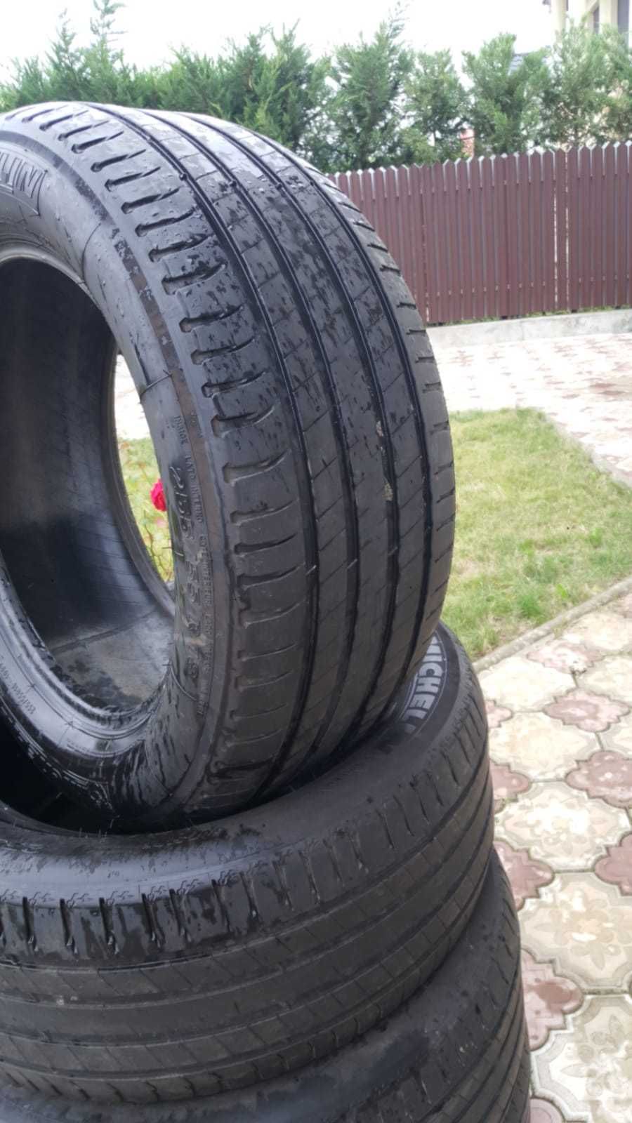 Vând 4 cauciucuri de vară 255 55 R18 Michelin