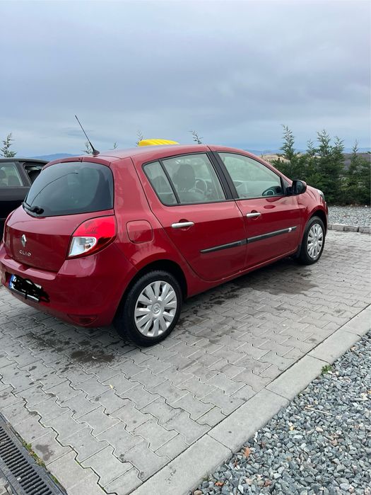 Masina Renault Clio