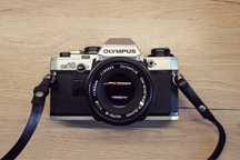 Aparat foto Olympus OM10 film obiectiv 50mm 1.8 stare buna fuctional